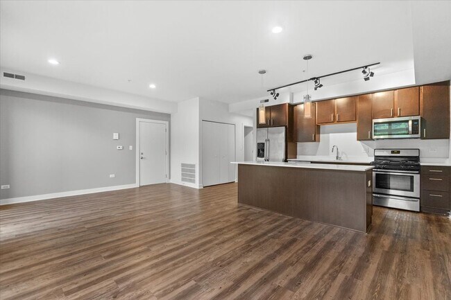 Building Photo - 500 N Northwest Hwy