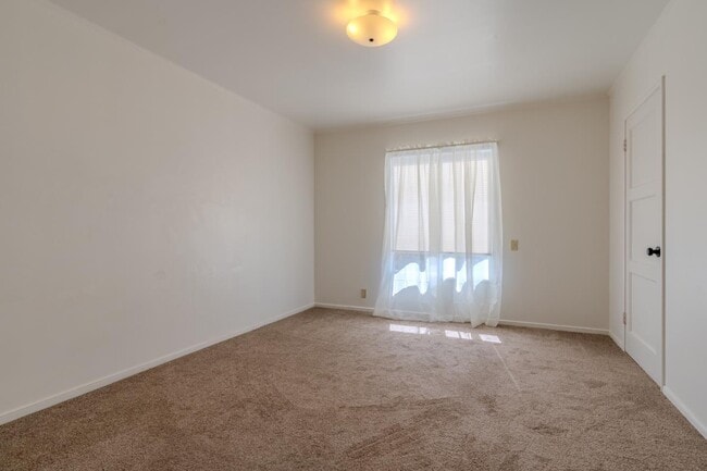 Building Photo - 35 Fairlawn Ave