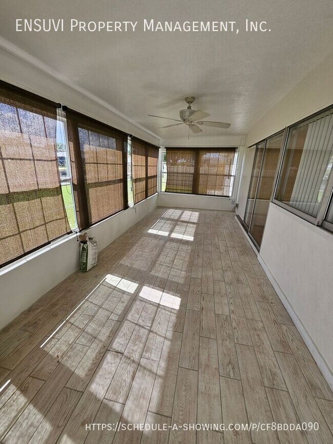 Building Photo - 1018 Spindle Palm Way