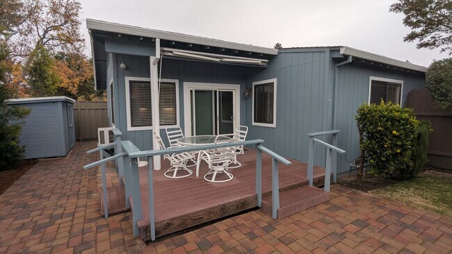 Building Photo - 16395 E La Chiquita Ave