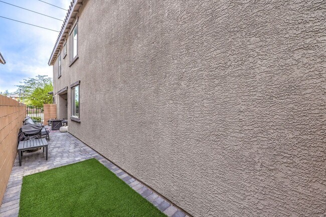 Building Photo - Unfurnished Skye Canyon Home in gated community w/ Loft & EV Charger