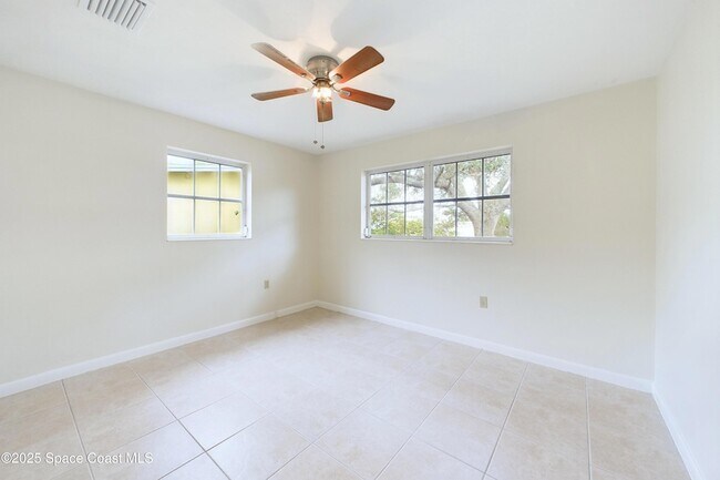 Building Photo - 1202 Yacht Club Blvd