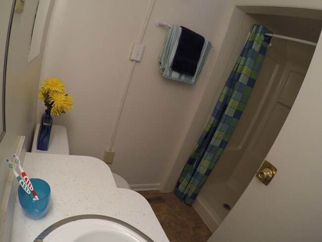 Building Photo - 3001 Kossuth St