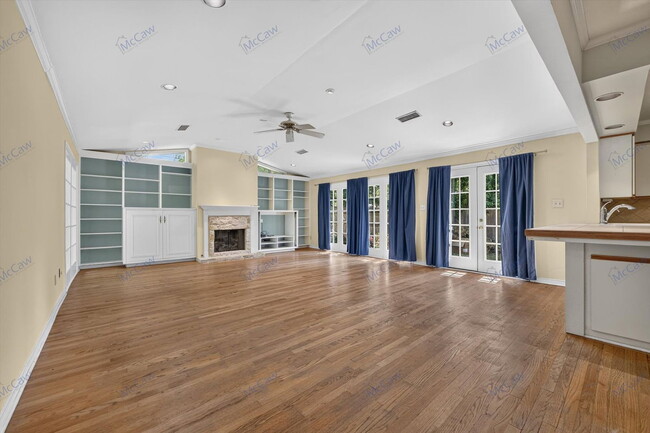 Building Photo - 3550 Ainsworth Dr