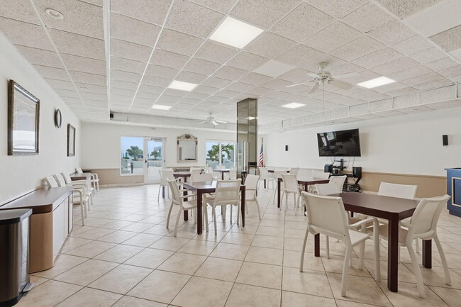 Building Photo - 3450 S Ocean Blvd