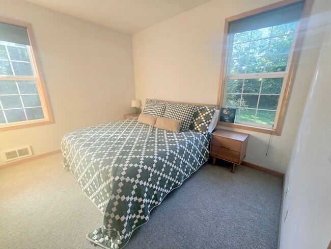 Building Photo - 8455 S Victoria Ave