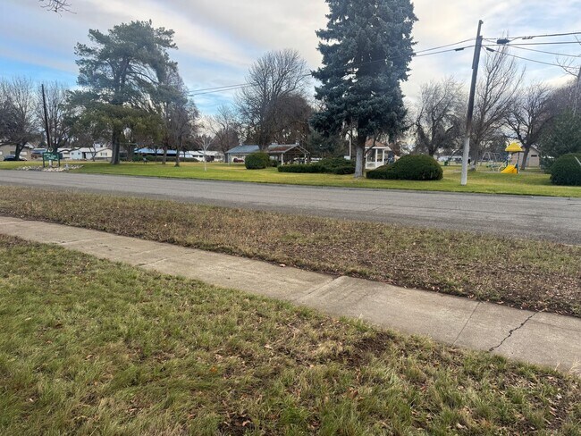 Building Photo - Spacious Single-Story Home on Corner Lot