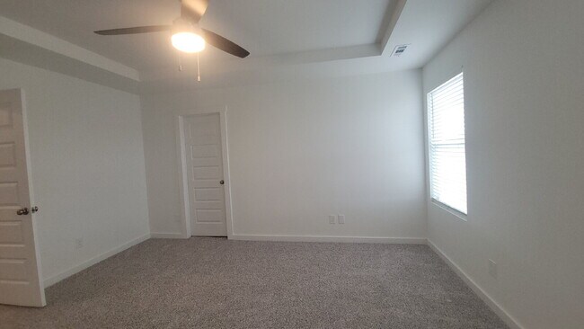 Building Photo - 7580 Discovery Pt Dr NW