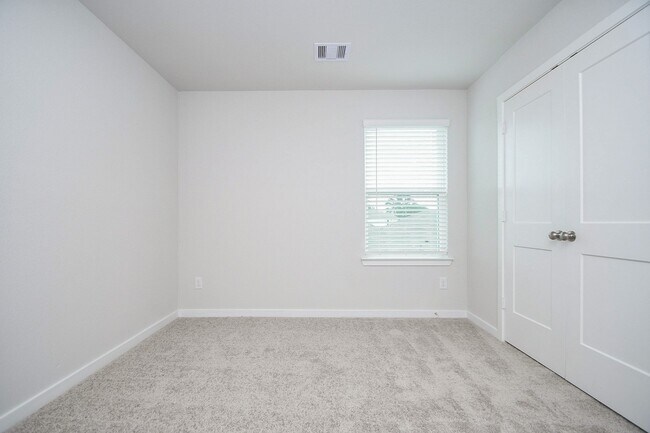 Building Photo - 4007 Crowning Ct