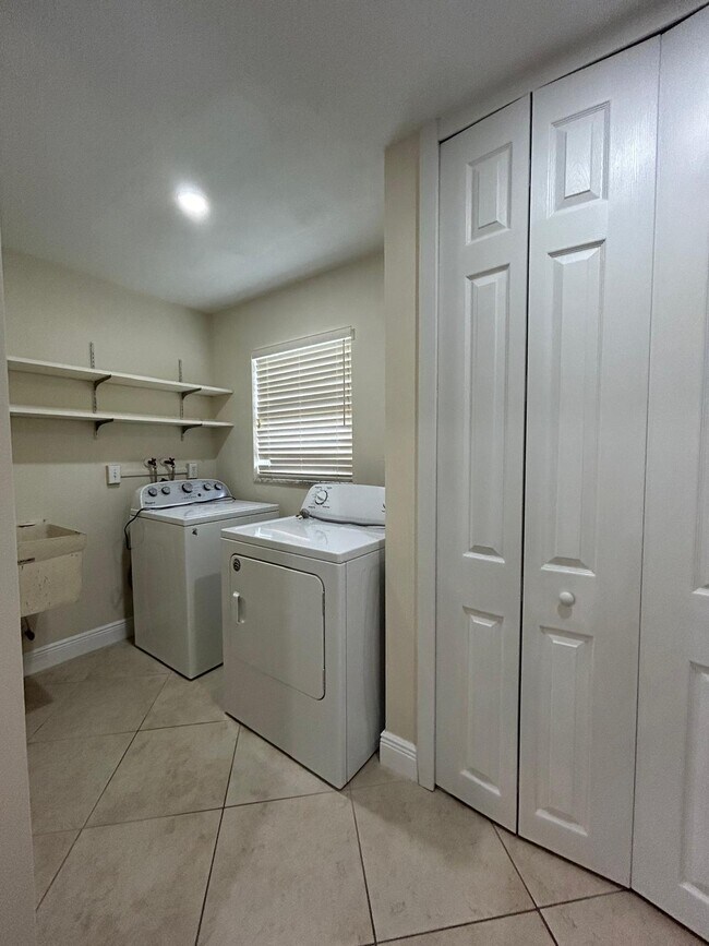 Building Photo - 4108 SE 8th Ave