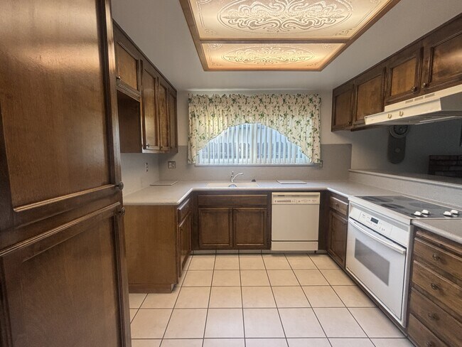 Building Photo - 1712 Shasta Ct