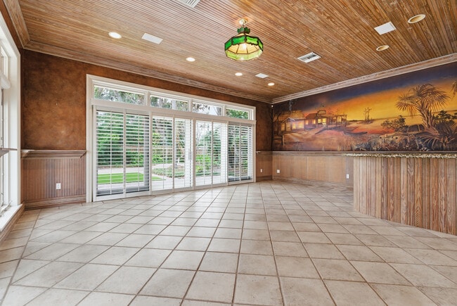 Building Photo - 4407 W Dale Ave