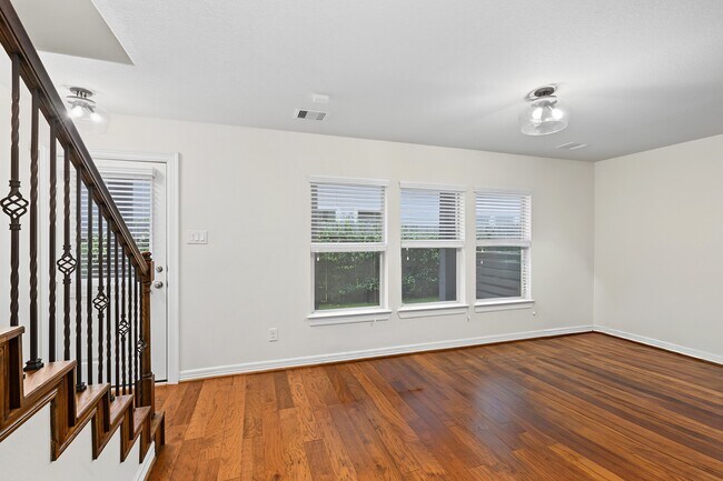Building Photo - 2713 Shadybrook Meadow Dr