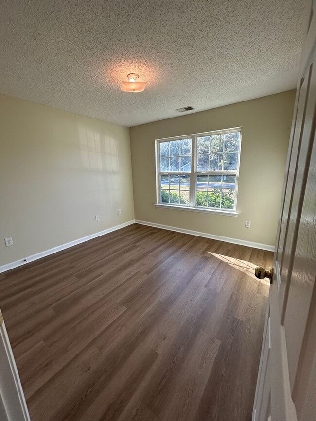 Building Photo - Beautiful Ranch Home in Springfield