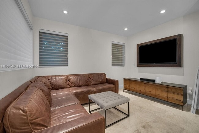 Building Photo - 627 Alcazar Ave