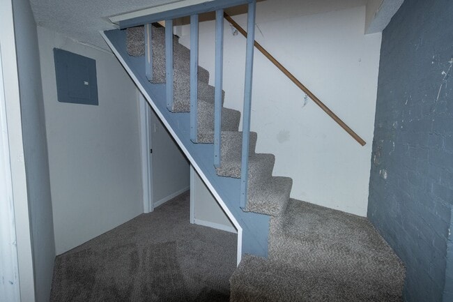 Building Photo - Downtown house off Hitt St!