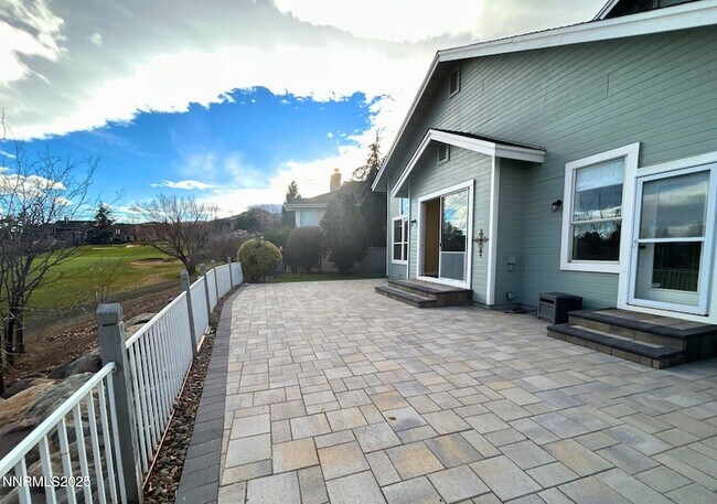 Building Photo - 6190 Carriage House Way