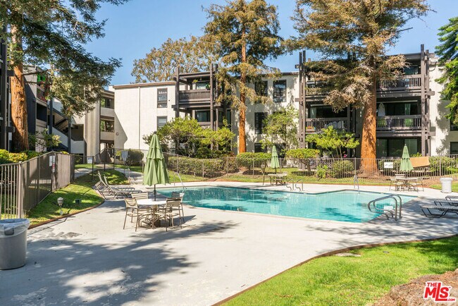 Building Photo - 7742 Redlands St