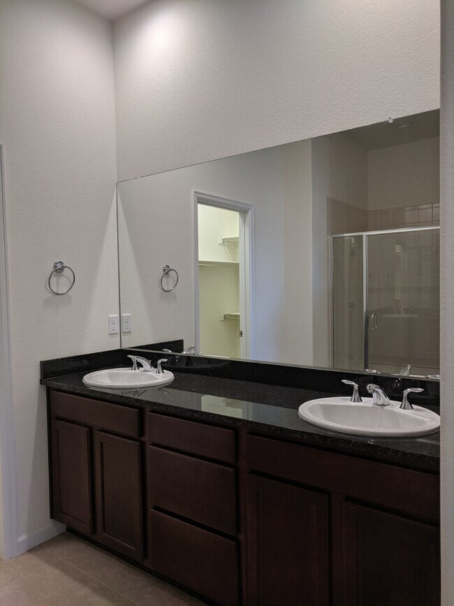 Building Photo - 6015 Medlar Pl