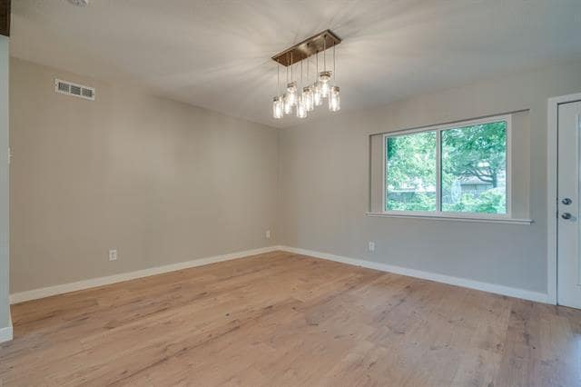 Building Photo - 930 Briarwood Dr