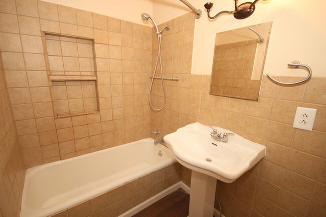 Building Photo - 109 Sunset Dr