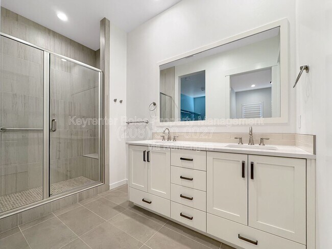 Building Photo - 2197 N Leatherwood Ave