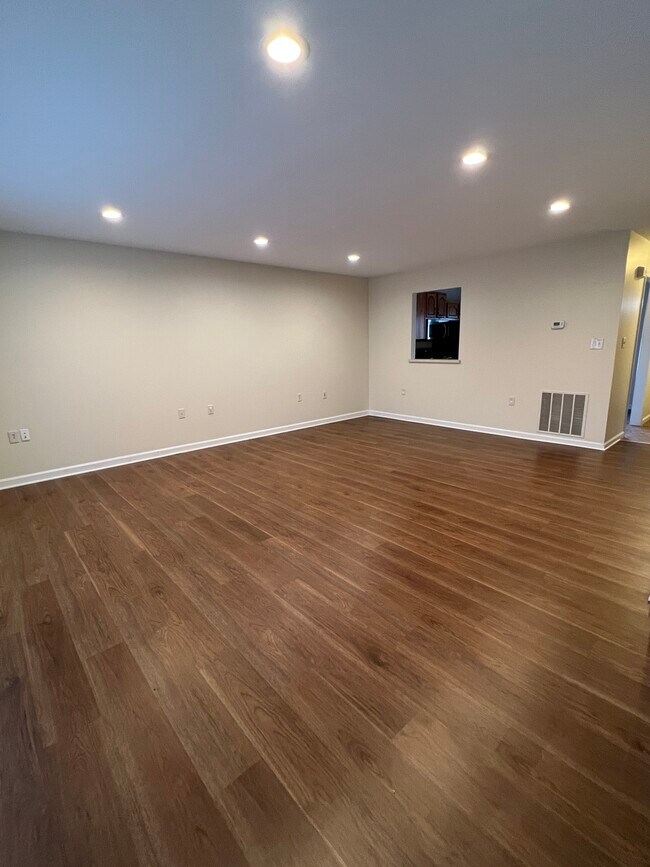 Building Photo - 4 N Locust St