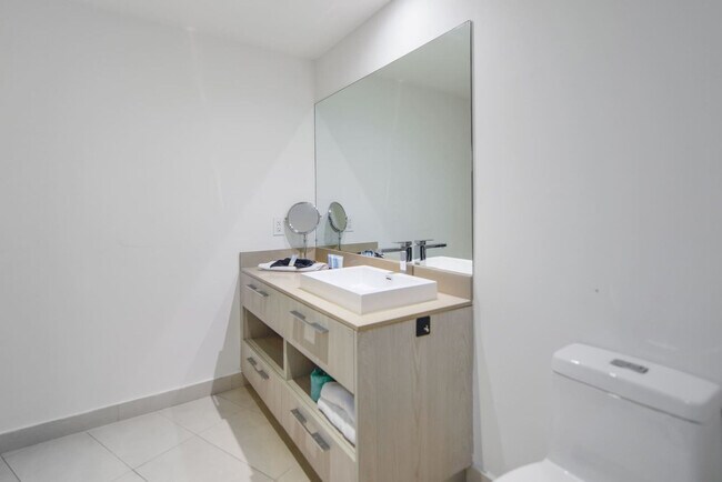 Building Photo - 4111 S Ocean Dr