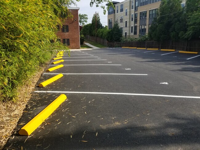 Building Photo - 1215 N Quinn St