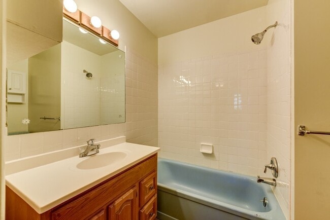 Building Photo - Beautiful and LARGE 4 bed 3 bath Home in Desirable Table Mesa Neighborhood with Full Basement.