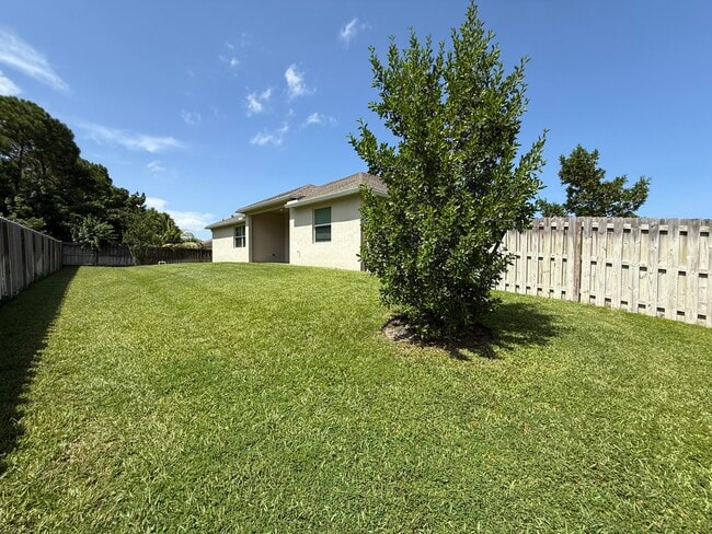 Building Photo - 293 SW Ridgecrest Dr