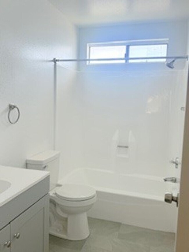 Building Photo - MOVE IN SPECIAL!!! $1,797 FOR THE FIRST FO...