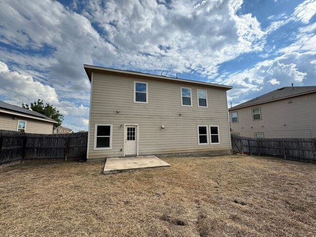 Building Photo - Move-In Special! Spacious 3BR Home with La...