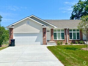 Building Photo - Newly Built 4 Bedroom and 3 Bathroom Duple...
