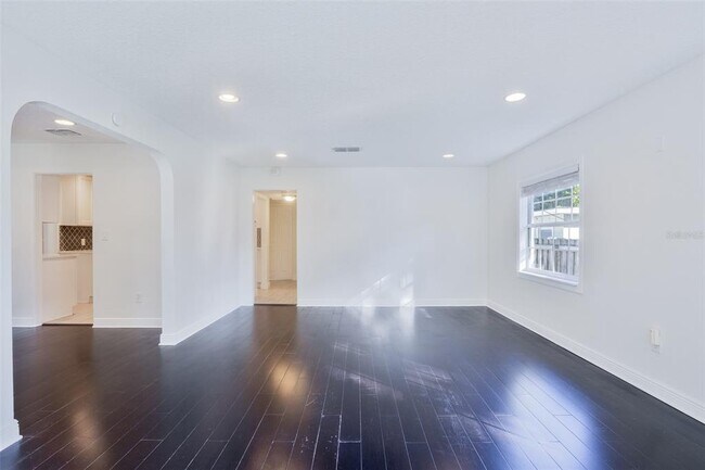 Building Photo - 350 N Phelps Ave