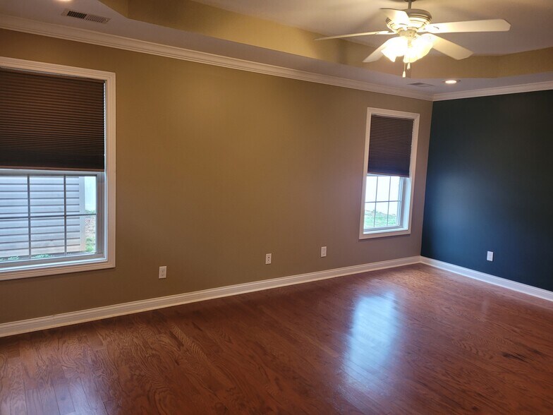 Primary bedroom - 528 N 2nd St