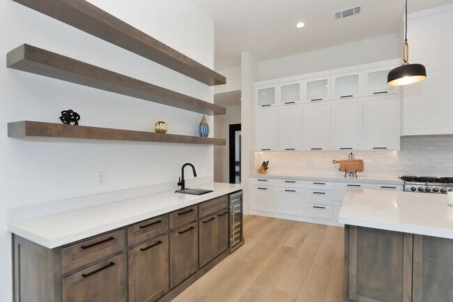 Building Photo - Waterfront 4 bed 4 bath 3,887 sq. ft.