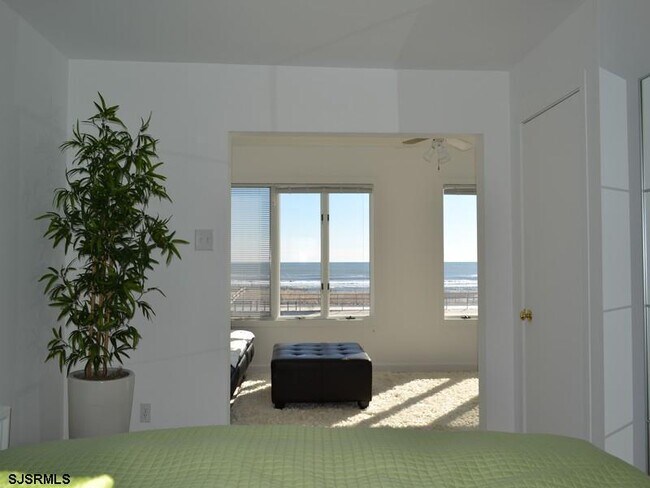 Building Photo - 110 S Richards Ave