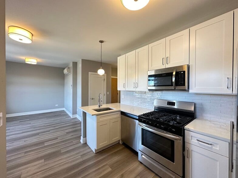 Building Photo - 3934 N Janssen Ave