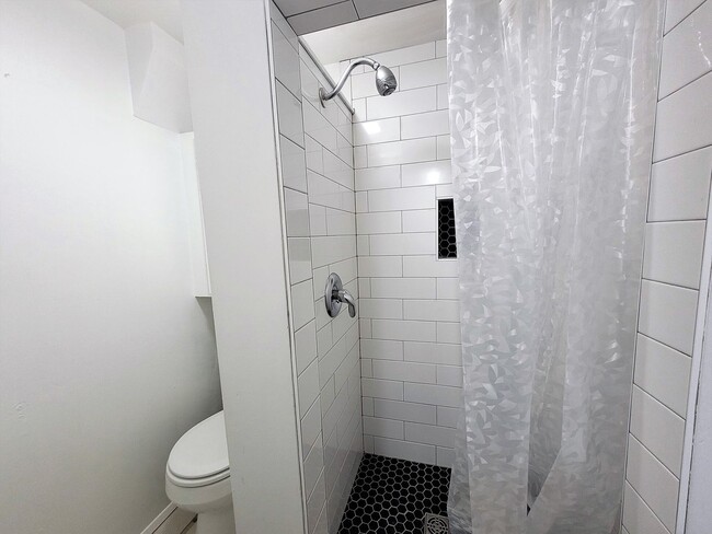 Building Photo - Walk & Bike Friendly! Great Economical Rental, West-side Studio, Fully Furnished Monthly Rental