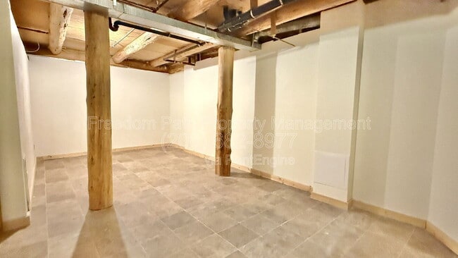 Building Photo - 520 Day Break Rd