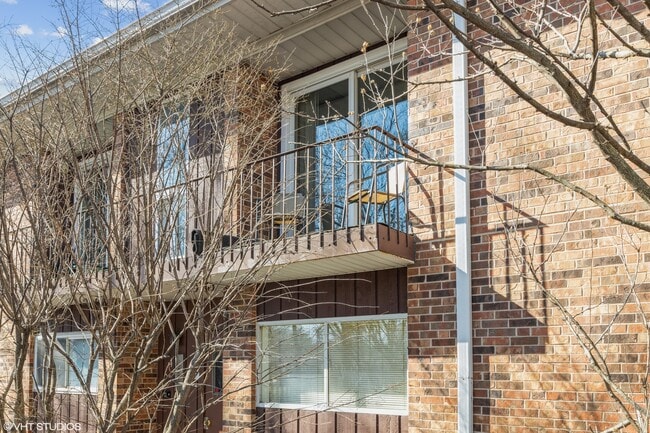 Building Photo - 720 Maple Ave