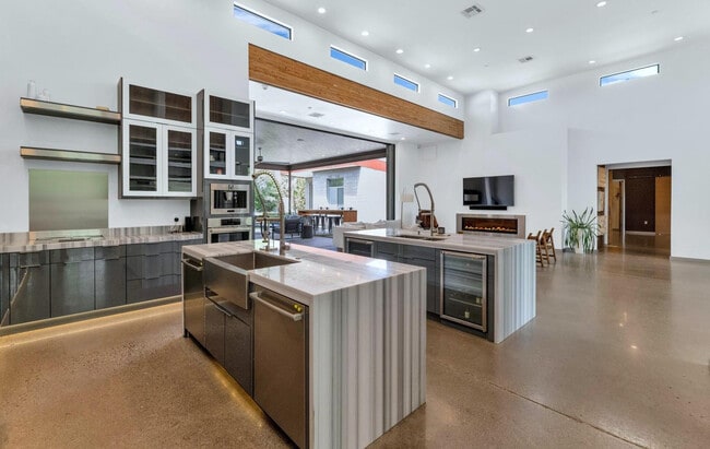 Building Photo - 4912 N 45th St