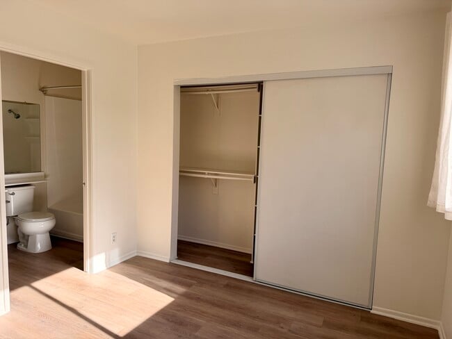 Building Photo - 10740 Lawler St