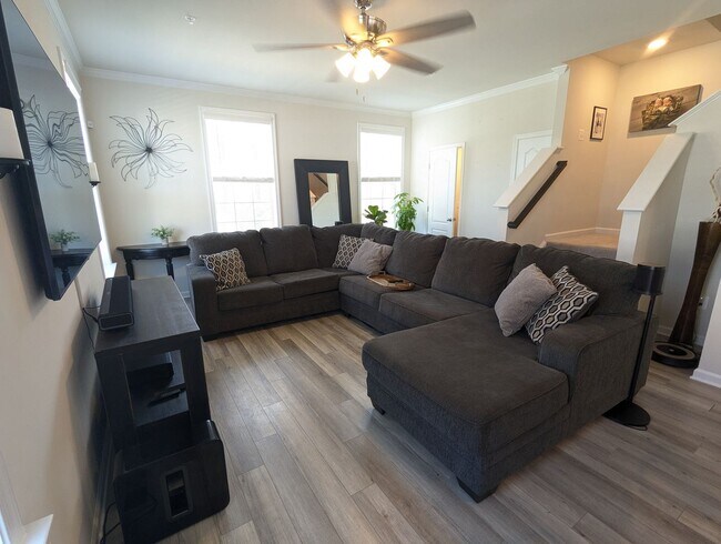 Building Photo - END UNIT newer build in ideal Frederick lo...