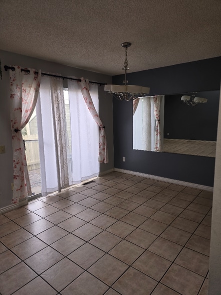 Building Photo - 2001 S Helena St