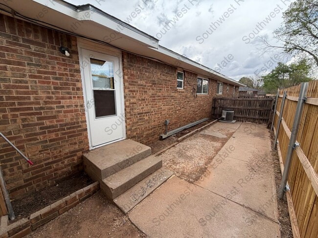 Building Photo - Newly Renovated 2 bedroom 1 bathroom