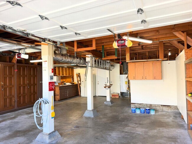 Building Photo - UPDATED HUGE SUNNY 2250sf 3BR+Den/1+2Half BA 2250sf Sunset/UCSF Home VIEWS AVAILABLE NOW