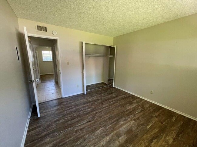 Building Photo - 9508 Emerald Park Dr