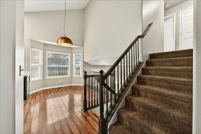 Building Photo - Comfortable Living in a Prime Central Boise Location